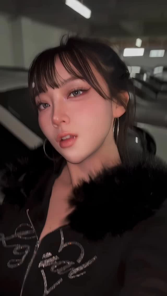 yoonddos 게시물 이미지: Wait for it .. 👊 어딜 봐 나를 봐야지

#koreangirl...