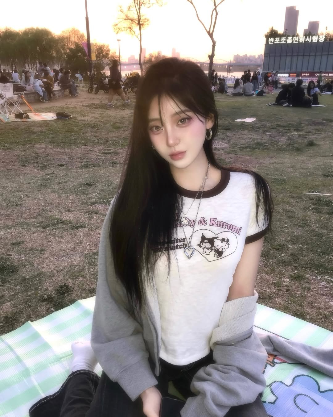 yoonddos 게시물 이미지: 모시모시? 나랑 한강가지 않을래? 
#한강 #fyp #koreangirl...