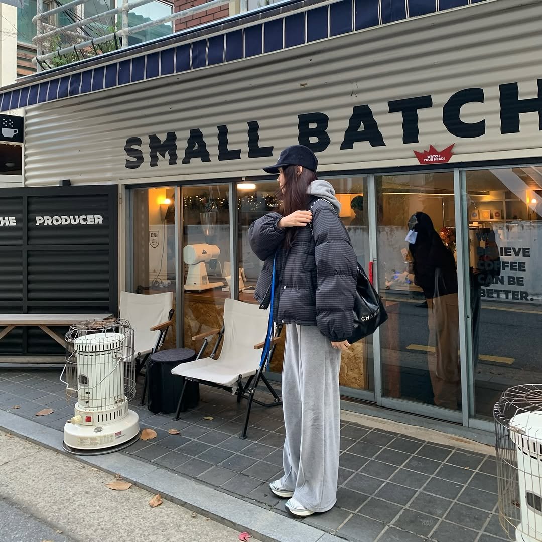 Photo by 융🌸 on December 03, 2025. May be an image of duffle coat, signboard, cornflower and text that says 'HE PRODUCER SMALLBATCH 2eha SMAL 5 IEVE'.