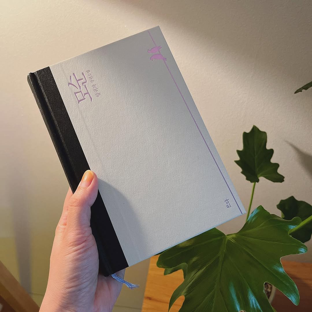 Photo by 융갱책방 on December 01, 2022.