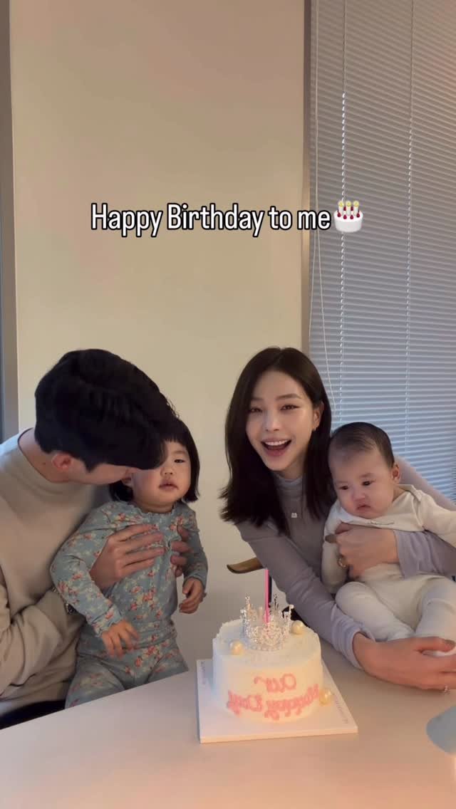 yoonmida 게시물 이미지: 마무리는 우리 온가족의 축하받기 😆❤️+🐕
사랑해요😍