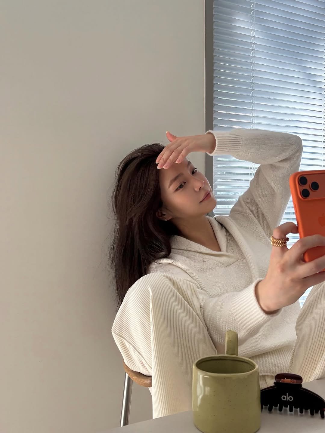 Photo by 지윤미 on November 10, 2025. May be a selfie of one or more people, hair, phone, sleepwear, robe, bath robe, mirror and text.