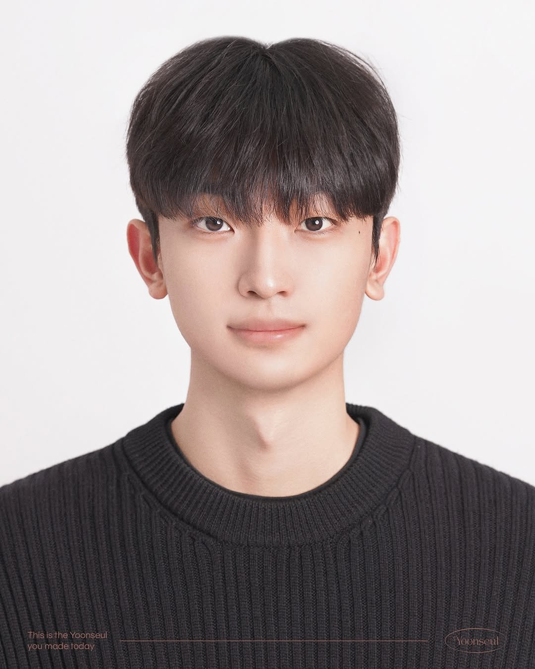 Photo by 윤슬사진관 | 홍대사진관 • 연남동증명사진 • 서울프로필 • 여권사진 • 커플사진 on February 06, 2026. May be an image of one or more people, bangs and text.