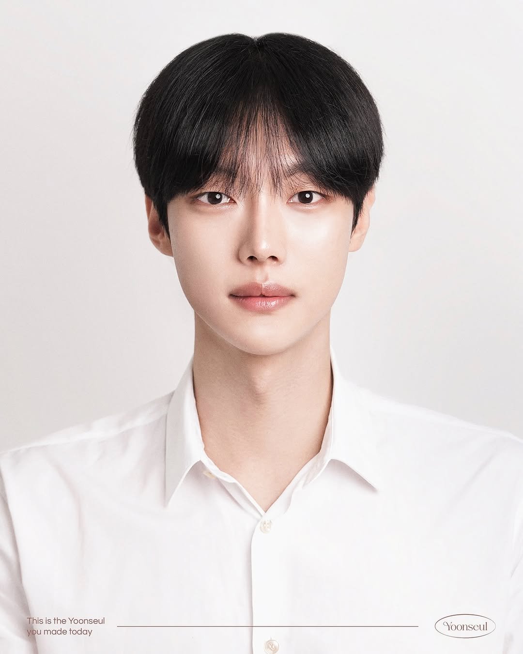 Photo by 윤슬사진관 | 홍대사진관 • 연남동증명사진 • 서울프로필 • 여권사진 • 커플사진 on November 21, 2025. May be an image of bolo tie and text that says 'ThisistheYoonseul This sthe Yoonseul ycu made madetoday today Goonseul'.