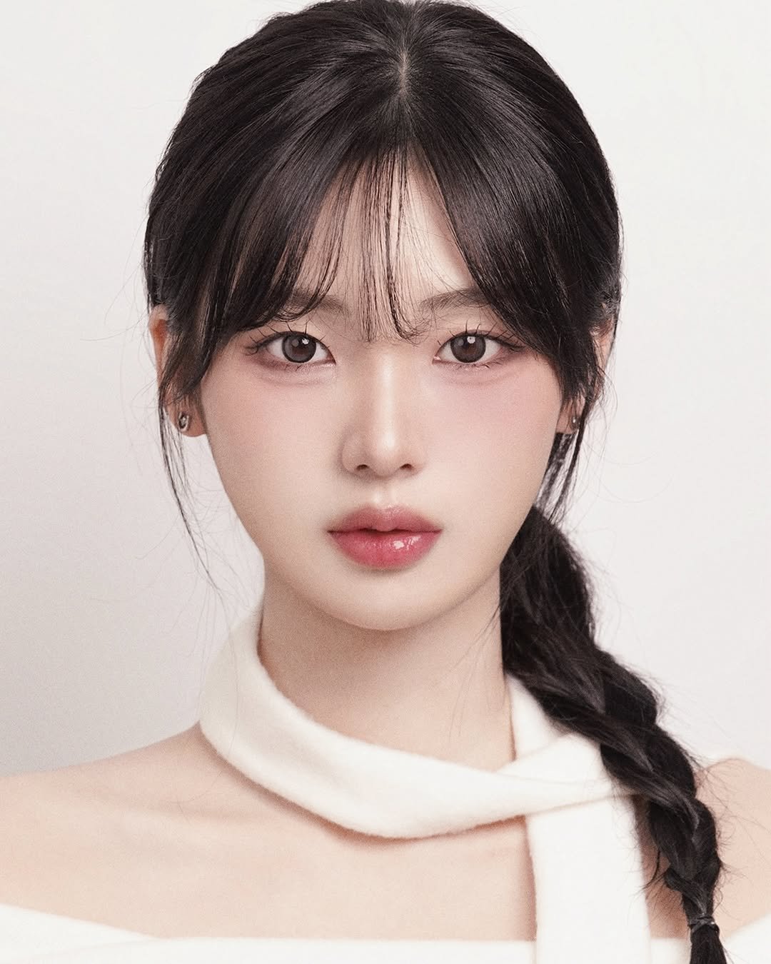 Photo shared by 윤슬사진관 | 홍대사진관 • 연남동증명사진 • 서울프로필 • 여권사진 • 커플사진 on November 23, 2024 tagging @sumx_xn.