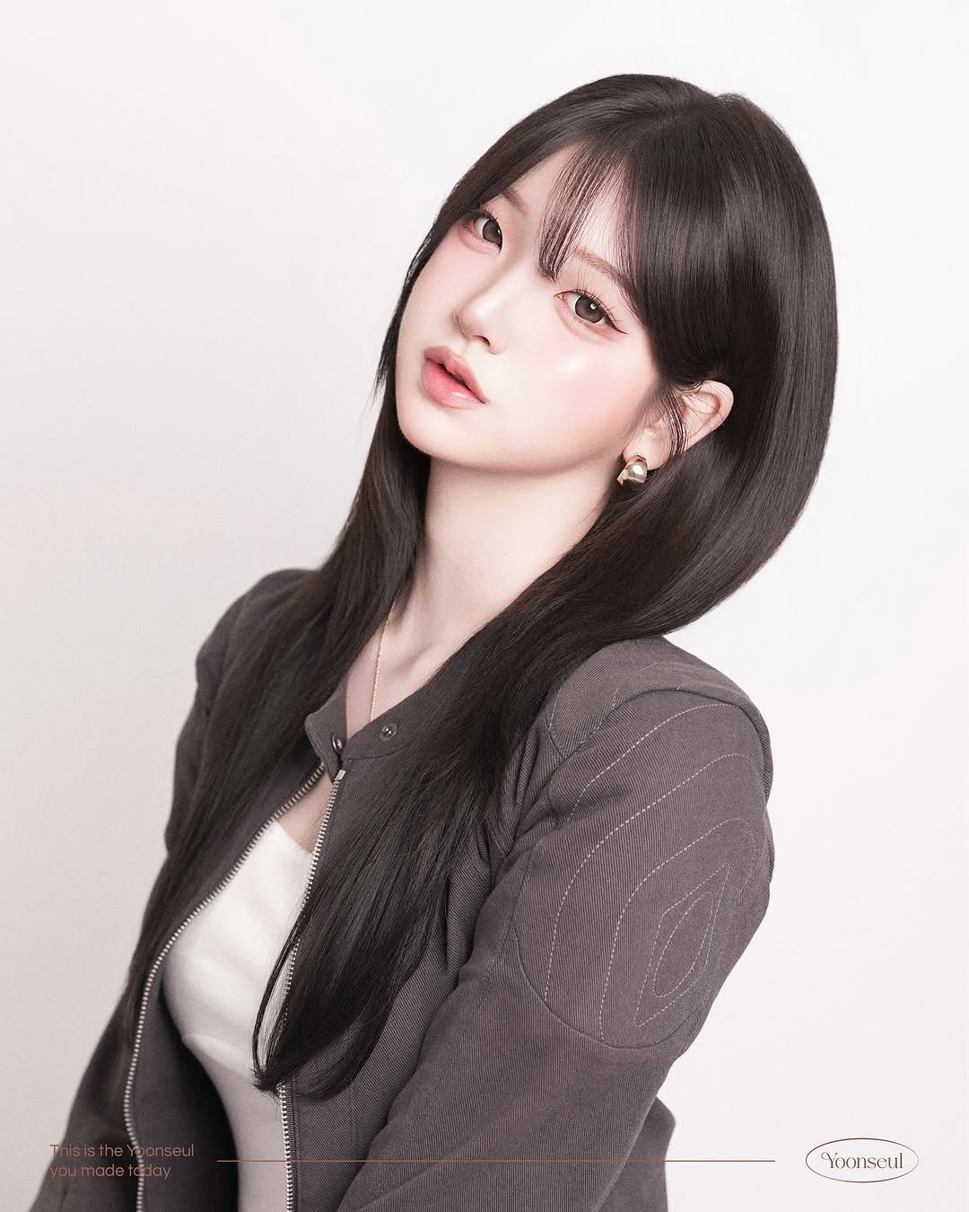 Photo by 윤슬사진관 | 홍대사진관 • 연남동증명사진 • 서울프로필 • 여권사진 • 커플사진 on November 06, 2025. May be a closeup of one or more people, hair, makeup and text.