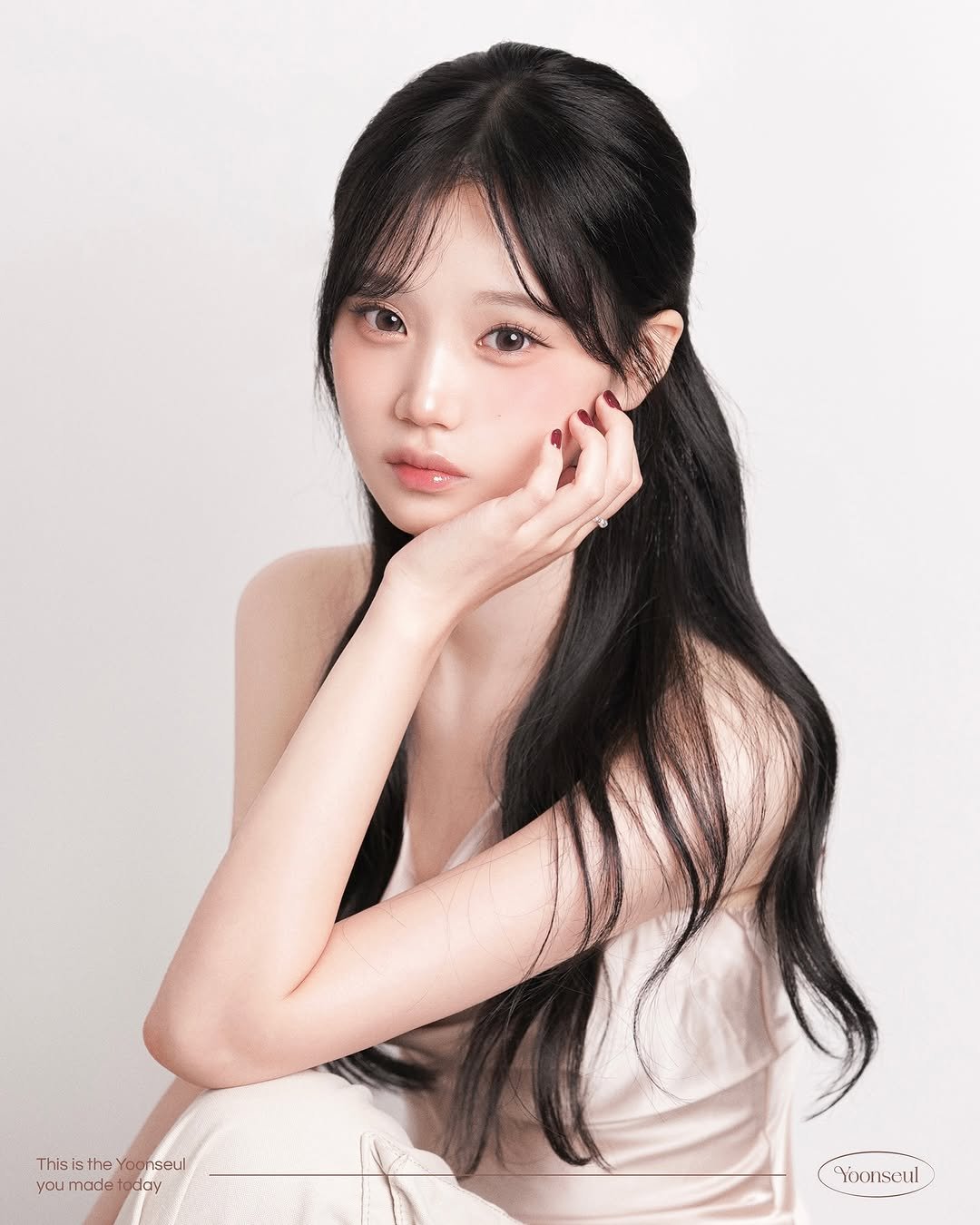Photo shared by 윤슬사진관 | 홍대사진관 • 연남동증명사진 • 서울프로필 • 여권사진 • 커플사진 on September 12, 2025 tagging @_h_b1n. May be an image of 1 person, hair and text.