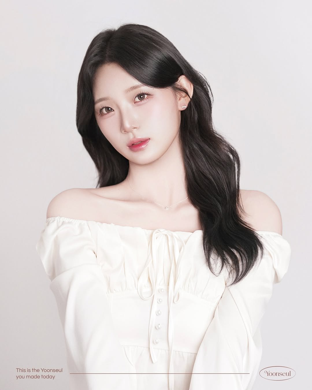 Photo by 윤슬사진관 | 홍대사진관 • 연남동증명사진 • 서울프로필 • 여권사진 • 커플사진 on December 11, 2025. May be an image of one or more people, hair and text.