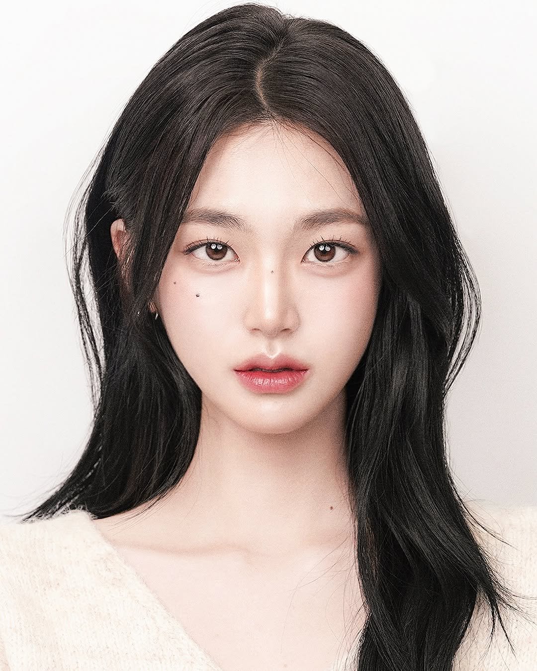 Photo by 윤슬사진관 | 홍대사진관 • 연남동증명사진 • 서울프로필 • 여권사진 • 커플사진 on December 16, 2024.