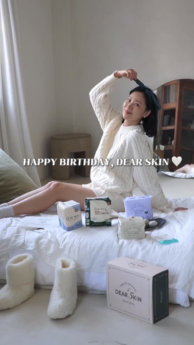 yoonsseya 게시물 이미지: #광고 @official_dearskin 
HAPPY BIRTHDAY, DEAR...