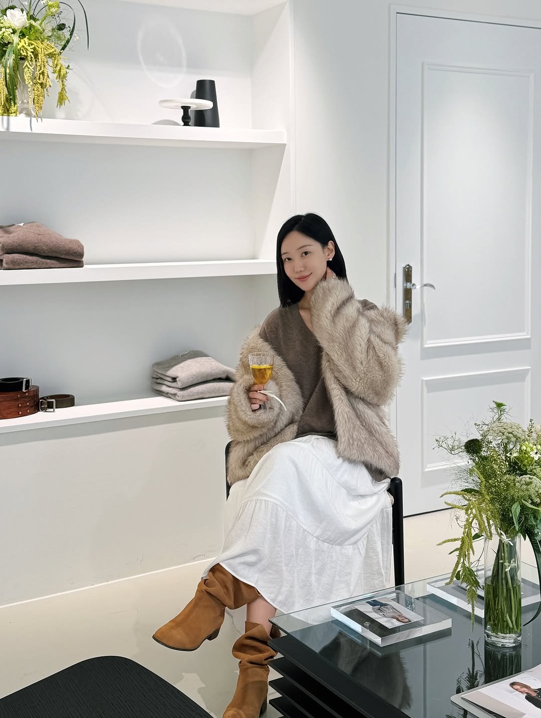 Photo shared by 오늘의 윤세 on September 26, 2025 tagging @ove.of. May be an image of 1 person, towel rack, bath robe, boots, chaise lounge, rack, indoors and text.