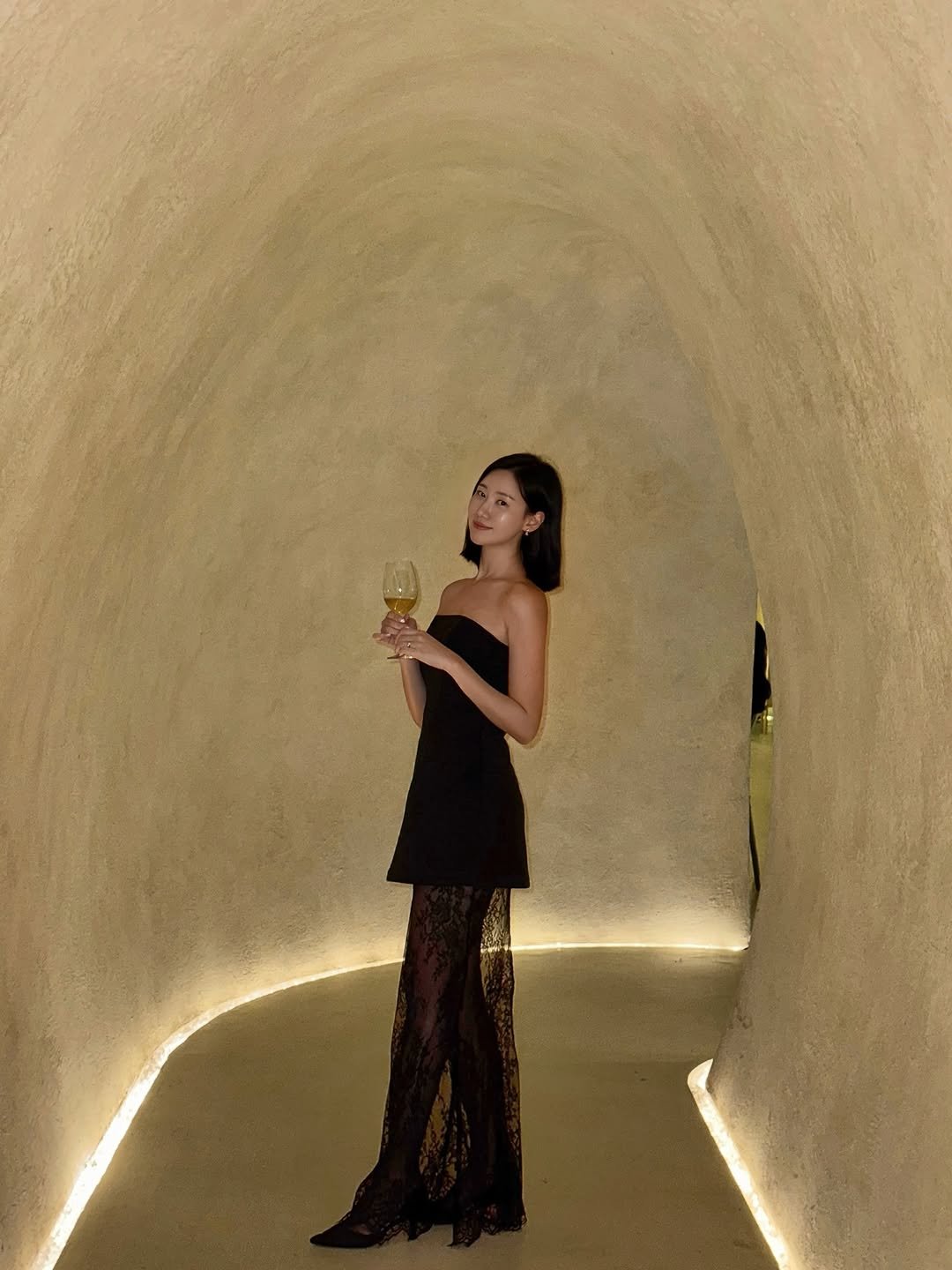 Photo shared by 오늘의 윤세 on December 30, 2025 tagging @sheinofficial, and @sheinkorea_. May be an image of hallway and text.