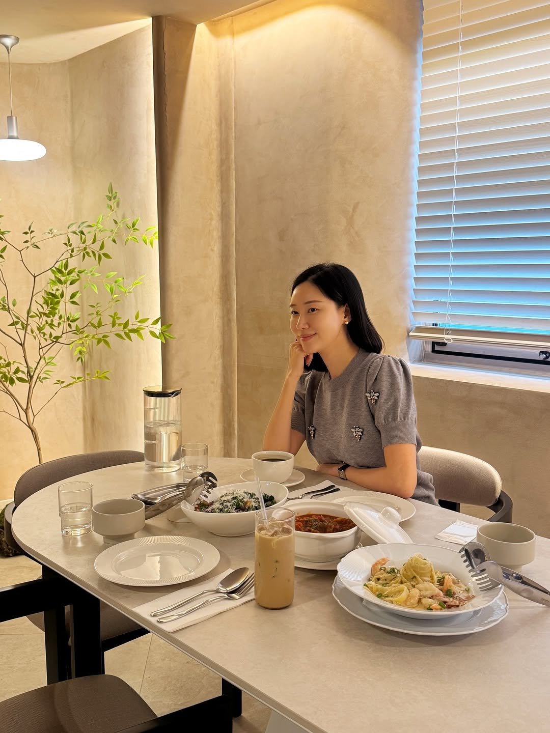 Photo shared by 오늘의 윤세 on December 30, 2025 tagging @maison_de.table. May be an image of kitchen table, dining table, indoors and text.