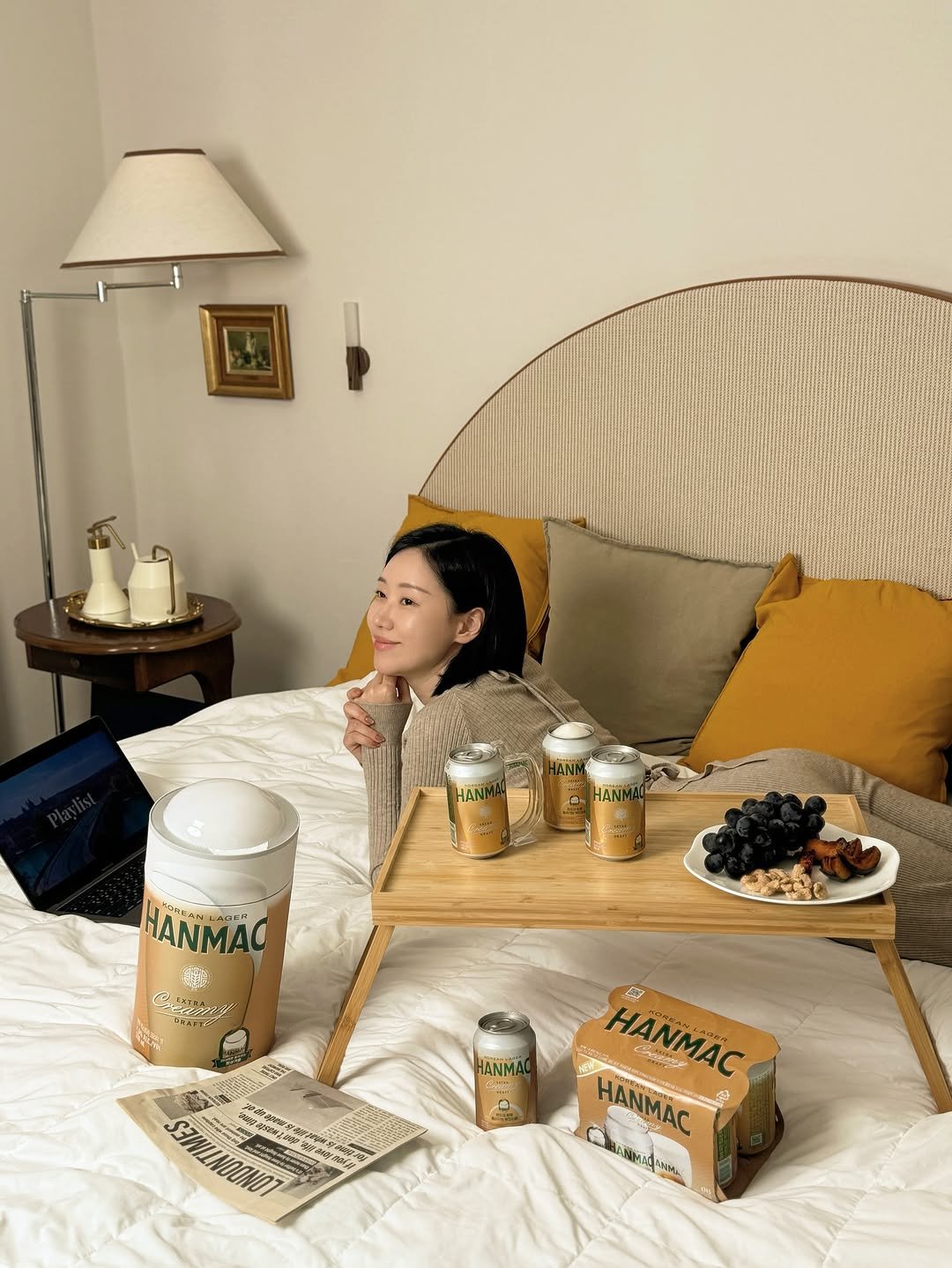 Photo by 오늘의 윤세 on September 26, 2025. May be an image of 2 people, oatmeal cookies, bed, juice, canister, headboard, mattress, bedroom and text.