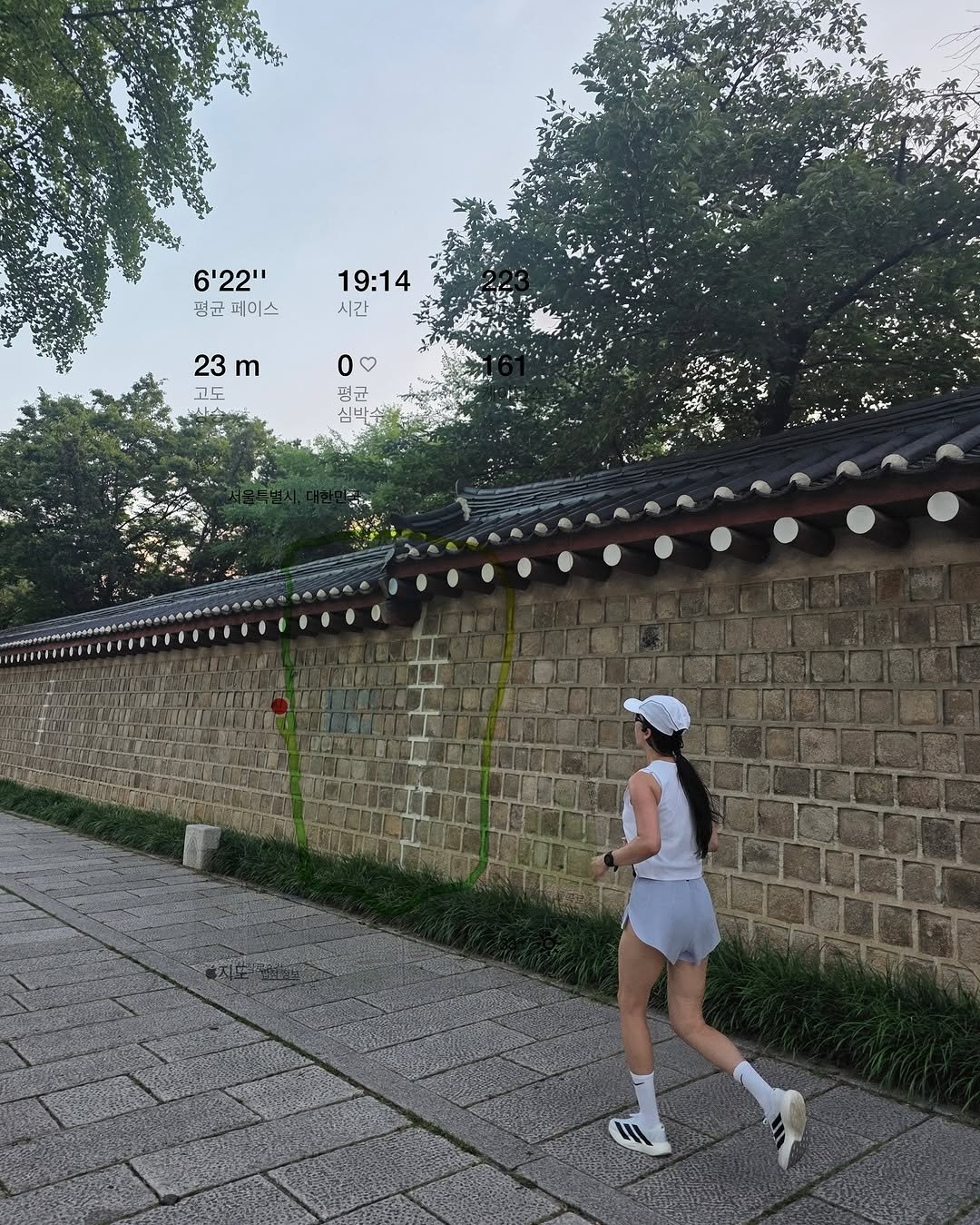 Photo shared by 𝘊𝘩𝘰𝘪 𝘠𝘰𝘰𝘯 𝘚𝘦𝘰 on July 26, 2025 tagging @nikerunning, @adidasrunning, @andar_kr, @garmin_korea, and @oakleykorea. May be an image of 1 person, Gyeongbokgung Palace, the Great Wall of China and text that says '''226 평균테이스 평균 페이스 19:14 시간 23 m 고도 0 00 평균 심박스 I'.