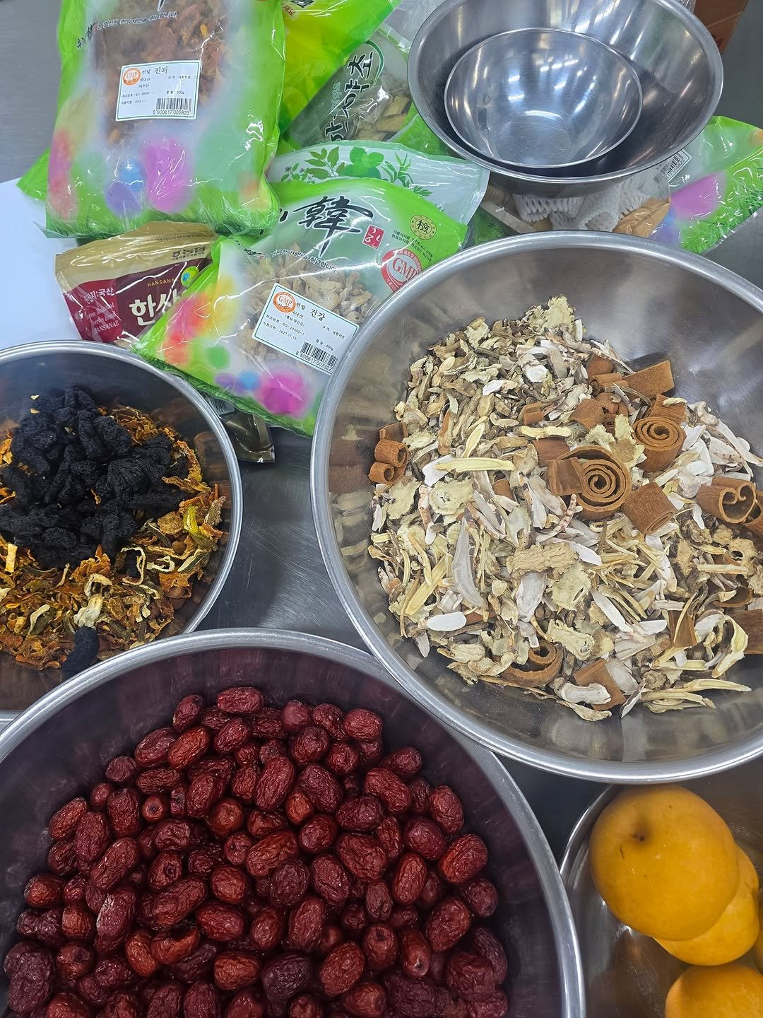 yoonyoungsilrecipe 게시물 이미지: 💁날씨가 따뜻해지니 쌍화탕을 찾는 분들이 줄어들 줄 알았는데, 오늘 비 때문인지...