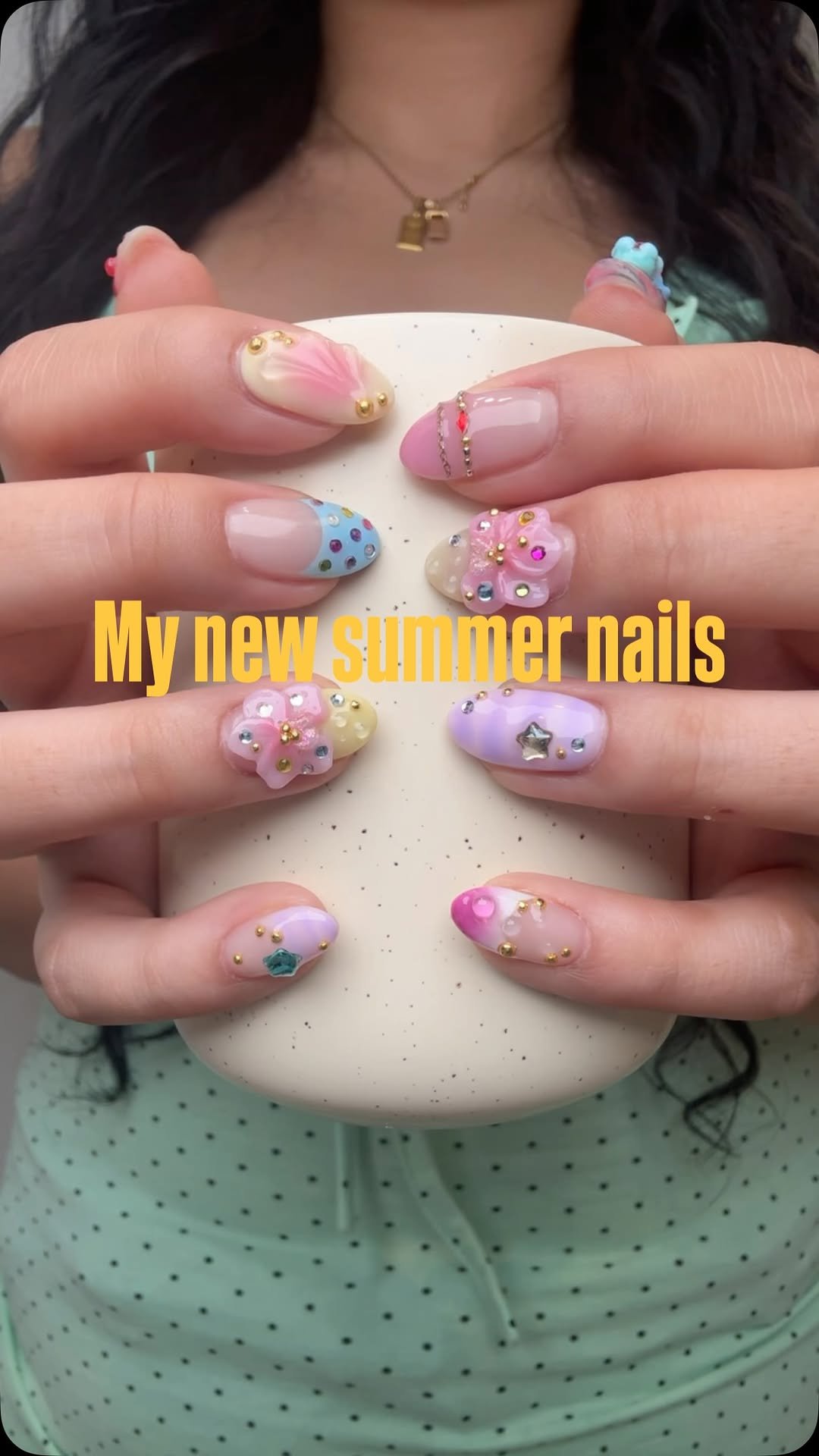 yooongrace 게시물 이미지: My @zaralarsson coded summer nails 🌺
From...