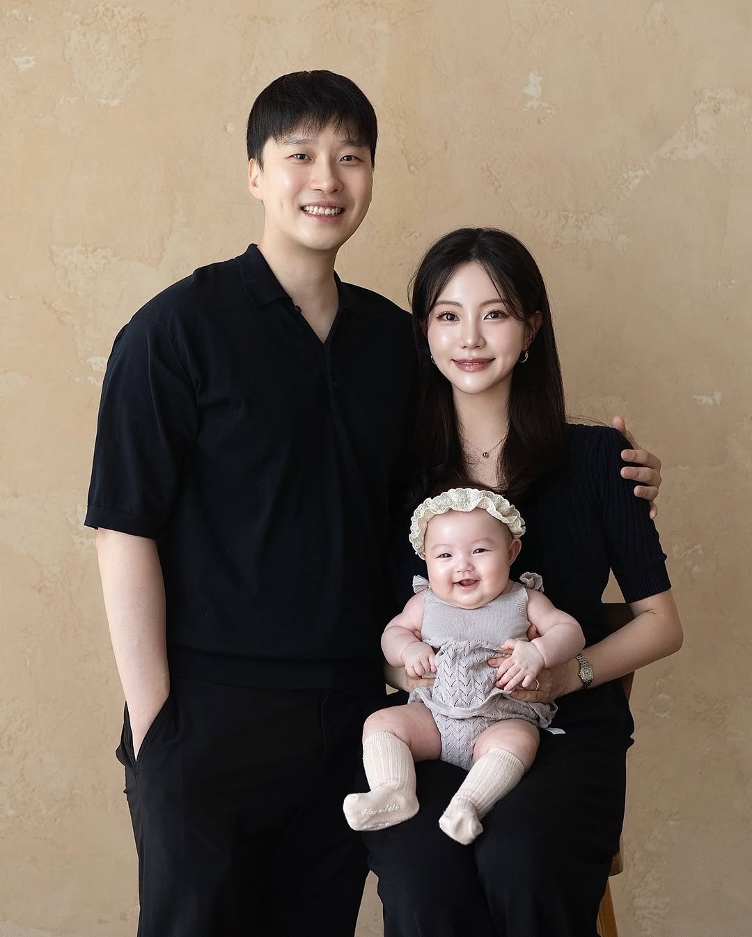 yoooo_nie 게시물 이미지: 🧑‍🧑‍🧒🖤📸🫧

우리 남편, 내 딸 넘넘 사랑해...