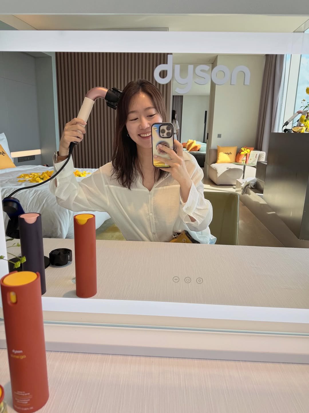 Photo by 유트루 on August 19, 2025. May be a selfie of 1 person, hair, hair dryer, hair brush, hair product, mirror, bath robe and text.