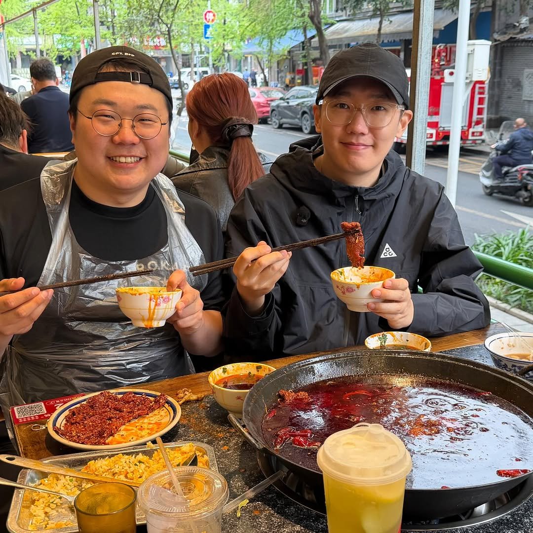 Photo shared by 육식맨 YOOXICMAN on April 04, 2026 tagging @sinomoon, and @yooxicman. May be an image of hot pot, noodles, chopsticks and text.