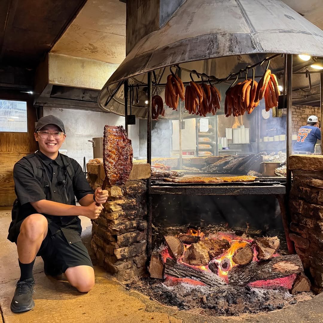 Photo by 육식맨 YOOXICMAN on January 29, 2026. May be an image of grill, pork and sausage.