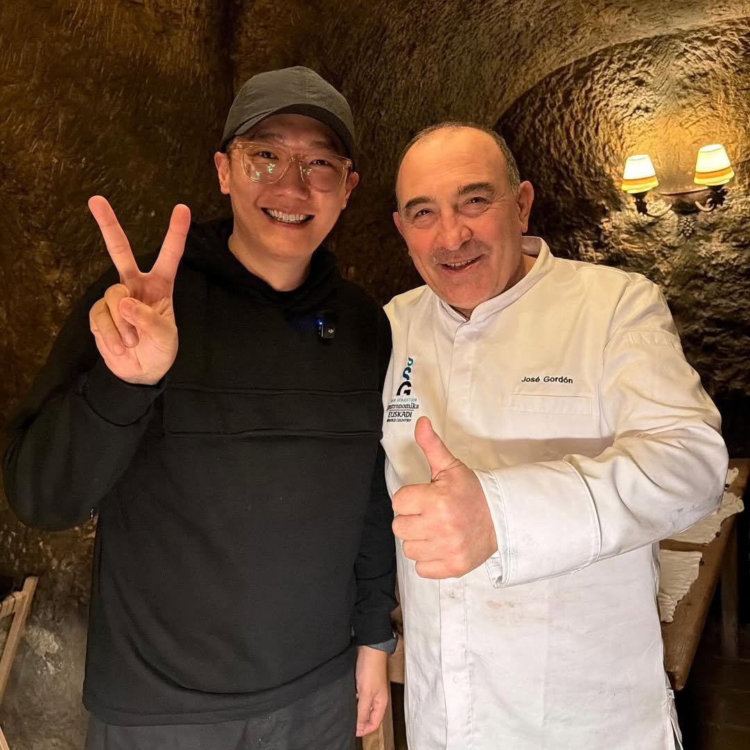 Photo shared by 육식맨 YOOXICMAN on April 14, 2026 tagging @bodegaelcapricho, and @yooxicman. May be an image of text.