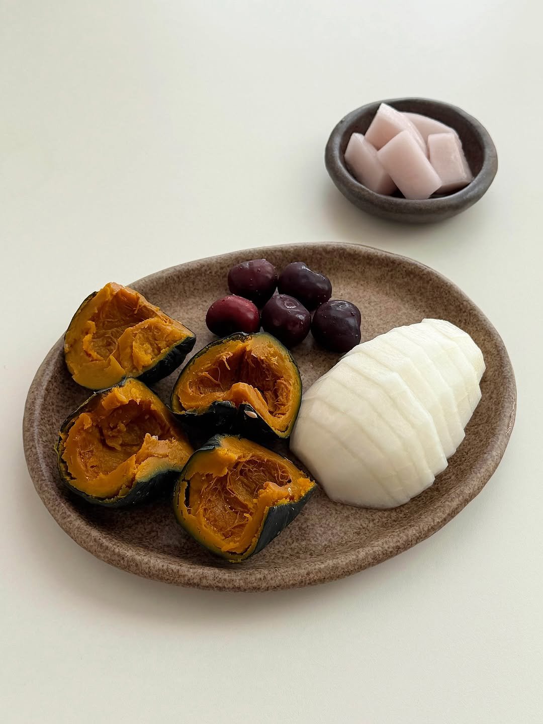 Photo shared by 요리하루Yoriharu on August 10, 2025 tagging @yoriharu.cook, @a.boon.to, and @ivres.se.ason. May be an image of tofu, tableware, gourd and text.
