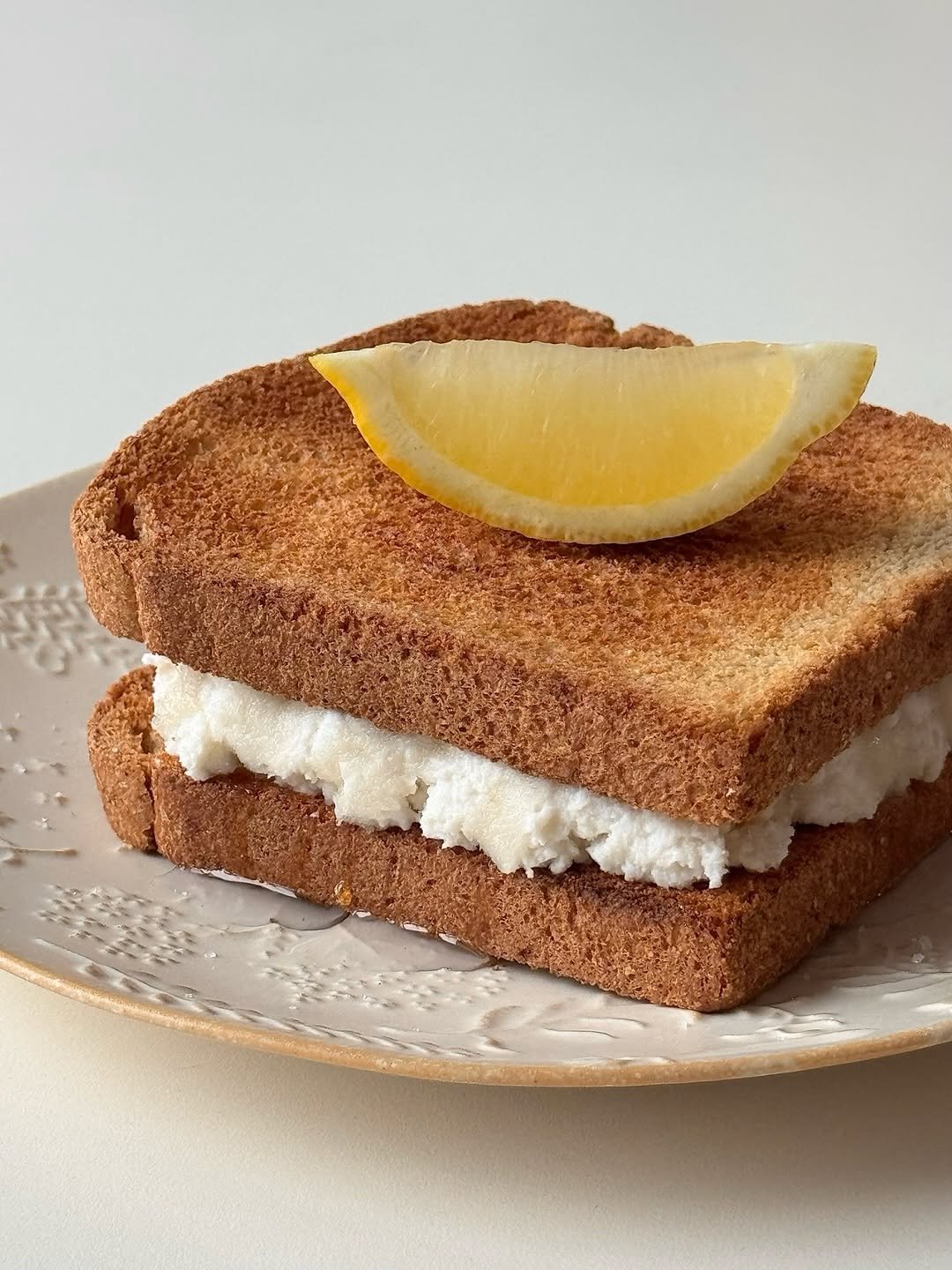 Photo by 요리하루Yoriharu on July 31, 2025. May be an image of chiffon cake, crumbcake, baked goods, butter, tart, cream cheese, toast and text.