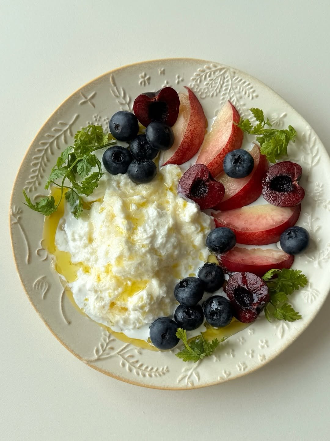 Photo by 요리하루Yoriharu on July 29, 2025. May be an image of fruit salad, blueberries, yogurt and text.