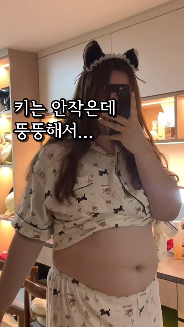 yorker_diet_49kg 게시물 이미지: 단체사진 찍을 때 맨끝에 일부러 가서
반만 찍히는사람이 저였어여....
그때는...