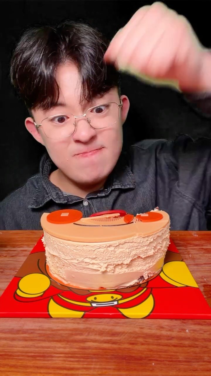 yoseob_iing 게시물 이미지: Anpanman cake asmr #anpanman #asmr
