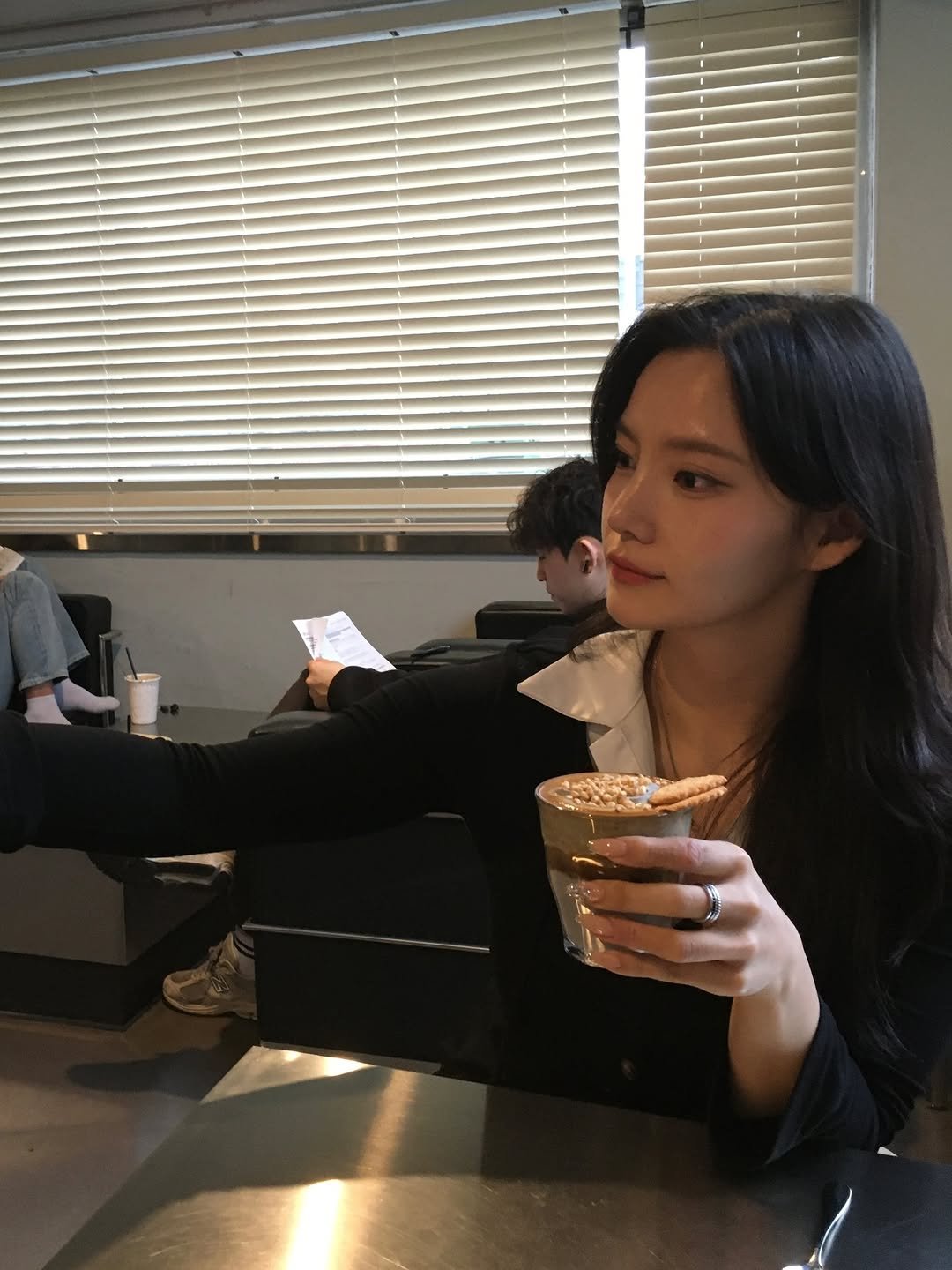 you._.star__ 게시물 이미지: 🖤
#newnails #matcha #latte #봄네일