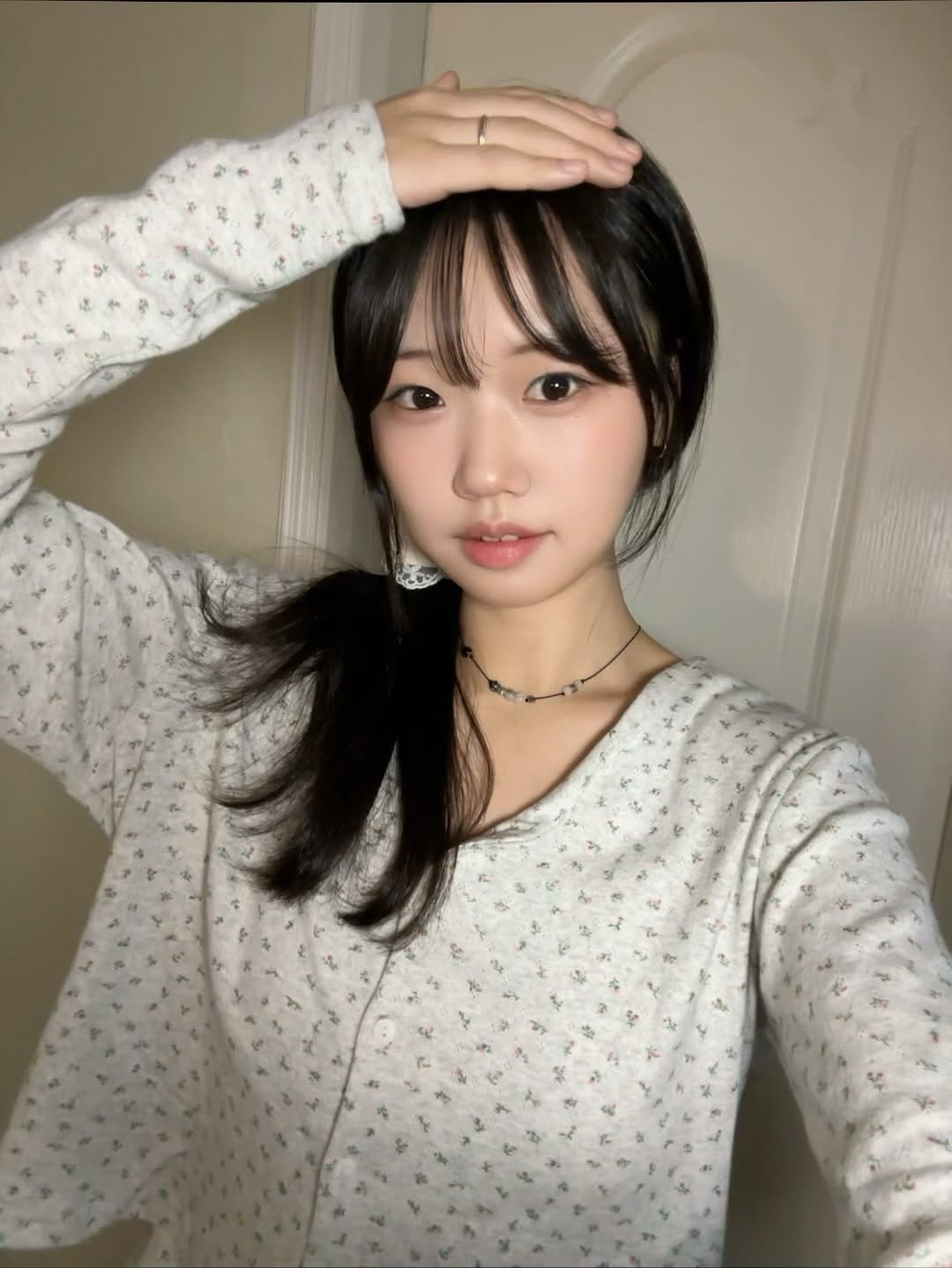 Photo by 유제이 on November 07, 2025. May be a selfie of one or more people, hair, turtleneck, top and text.