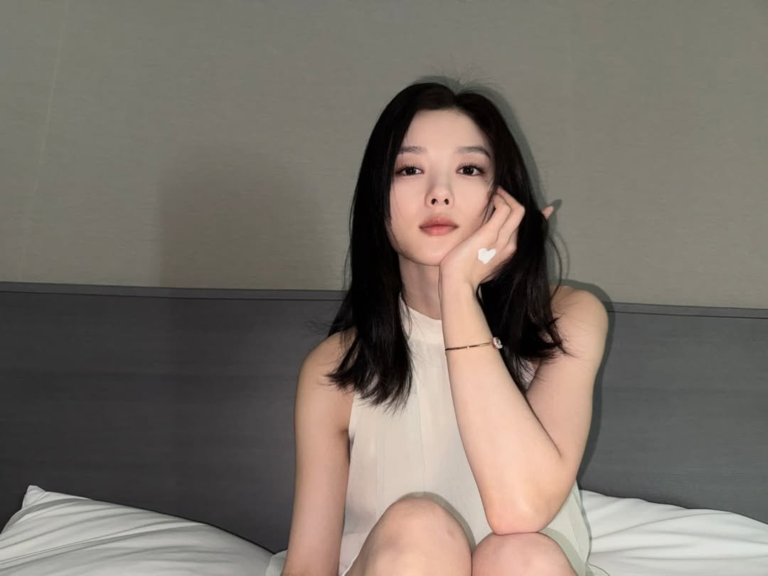 Photo shared by 김유정  KIM YOU JUNG 🇰🇷 on April 16, 2025 tagging @bobbibrownkorea.