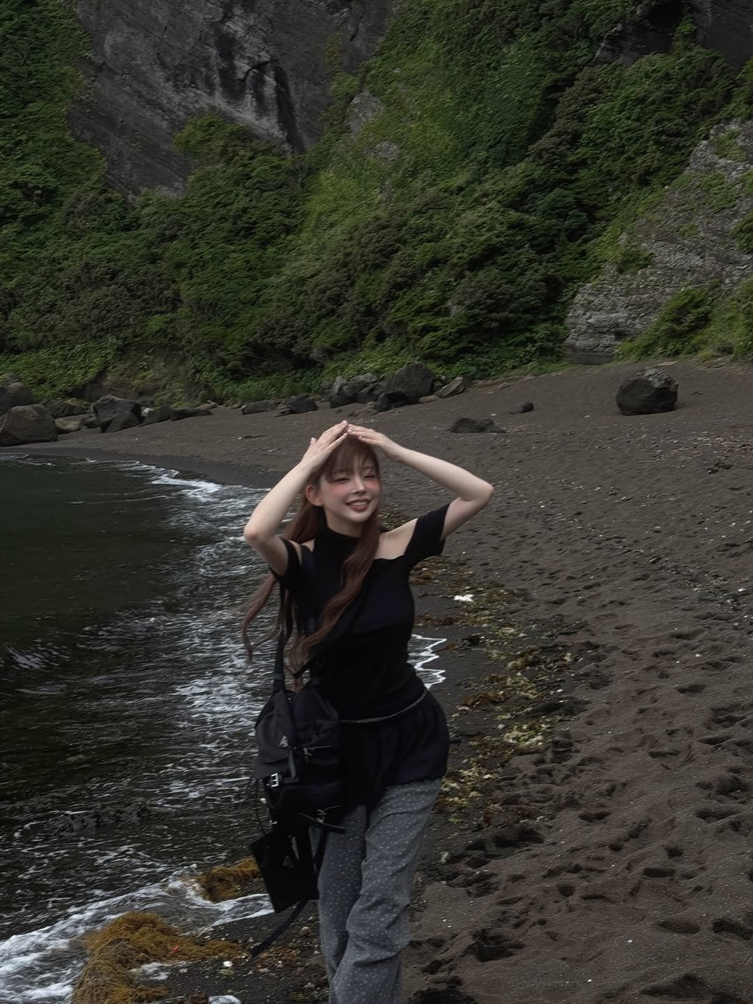 Photo by 유앤아인 on June 20, 2025. May be an image of 1 person, ocean, beach, coast and text.