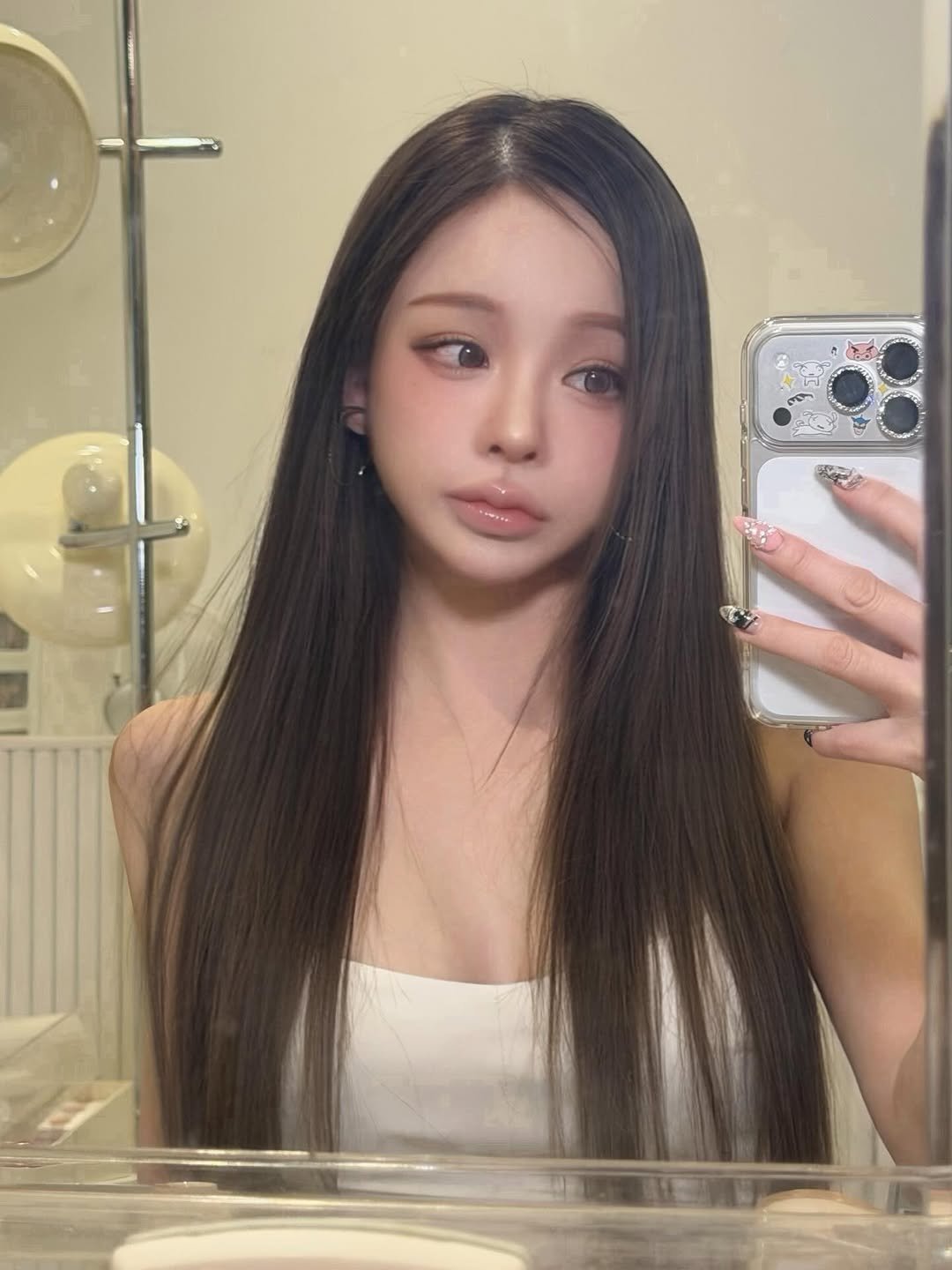 Photo by 유앤아인 on March 12, 2026. May be a selfie of one or more people, long hair and text.