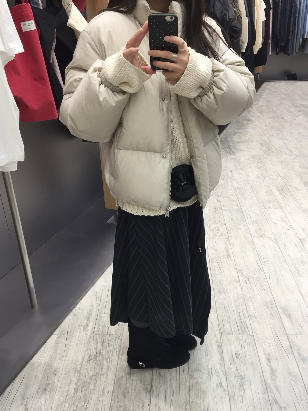 Photo shared by 유빈 on January 09, 2026 tagging @insilence_women. May be an image of sable coat, duffle coat, overcoat, goosedown coat, jacket, parka and text.