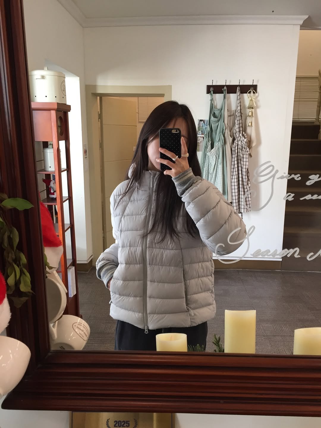Photo shared by 유빈 on January 01, 2026 tagging @whoaukorea, and @whoau_ootd. May be an image of sable coat, goosedown coat, jacket, vest, fleece, parka, snowsuit and text.