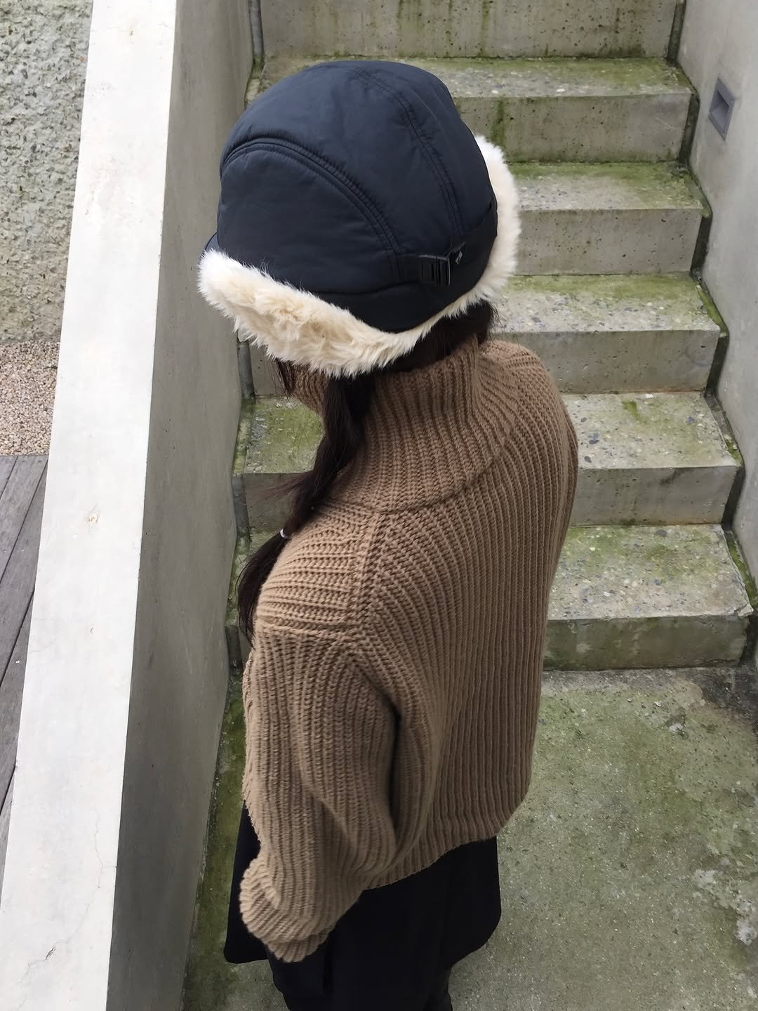 Photo shared by 유빈 on November 02, 2025 tagging @montbell_kr. May be an image of hat, duffle coat, goosedown coat, cardigan, fur, parka, beret, fleece and text.