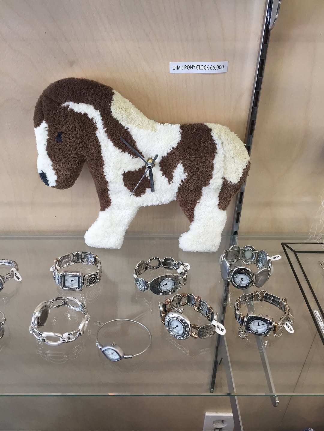 Photo by 유빈 on October 29, 2025. May be an image of dalmatian, napkin ring and bead.