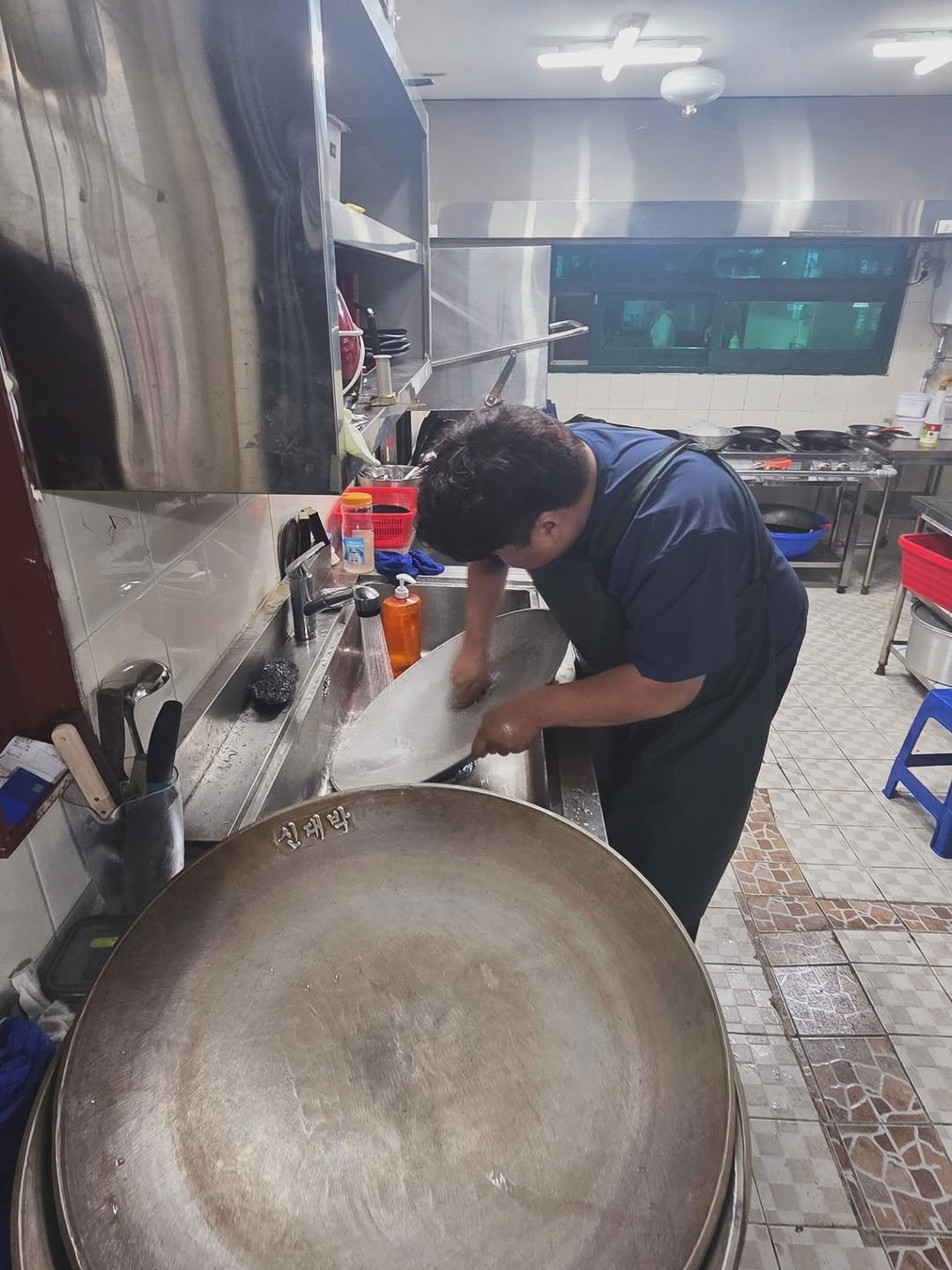 Photo by 신대박집 아산점 on October 28, 2025. May be an image of pot and text.