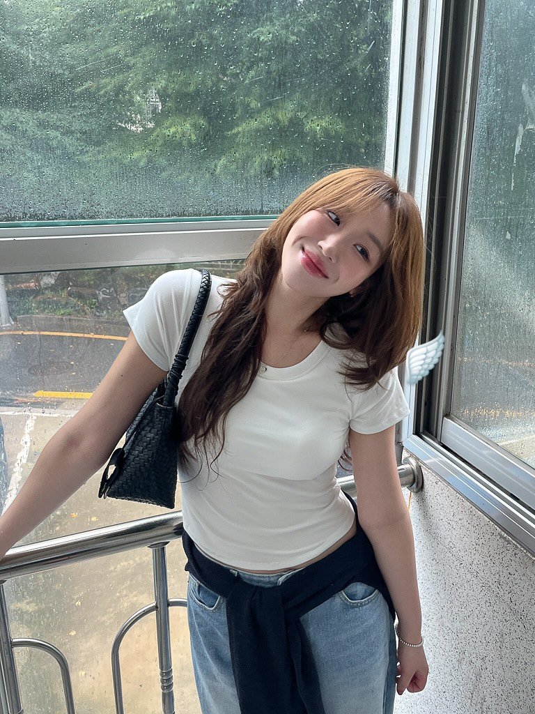 Photo by 유나브 • 윰🍡 on August 08, 2025. May be an image of 1 person, long hair, top and text.