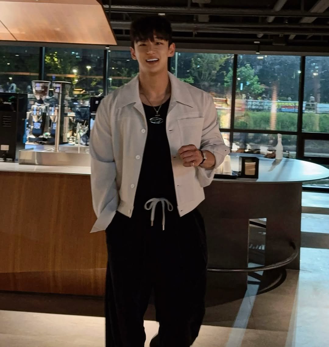 young_ju.__ 게시물 이미지: #광고 #제품제공 #바우로 #Bowlow
패턴 머슬 라운드 반팔 니트티
에어리 써머...