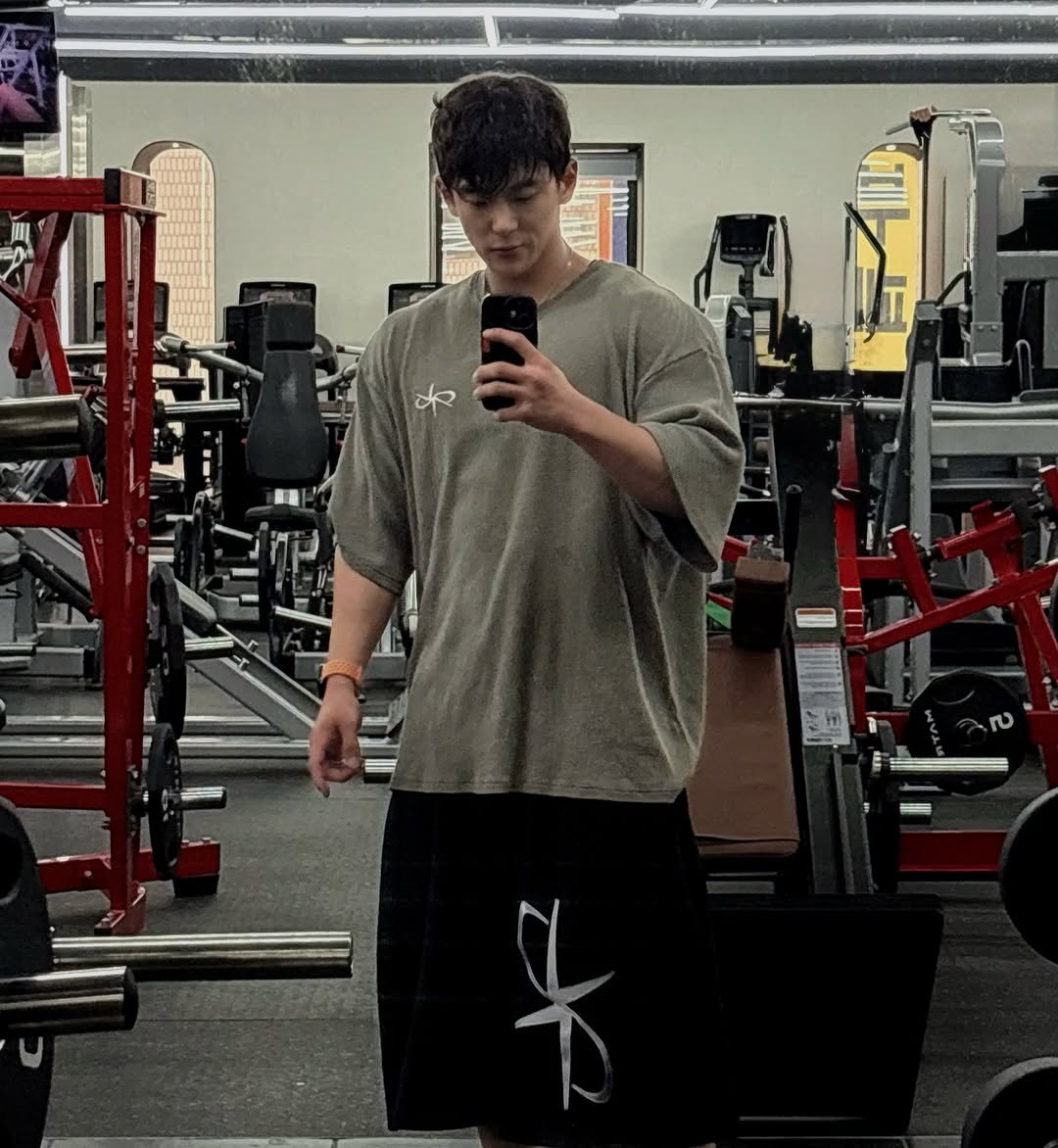young_ju.__ 게시물 이미지: 웜업세트에 땀이 뻘뻘 터지는 계절이 왔다,
운동하기 딱 좋은 날씨,미리 다이어트...