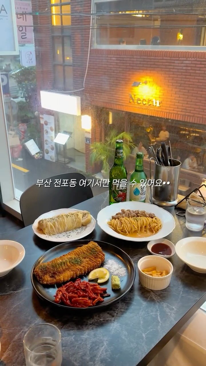 youngsfilm 게시물 이미지: 분위기 좋은 카페인줄 알았지만 조금 특이한 술집!
여기 메뉴 하나하나가...