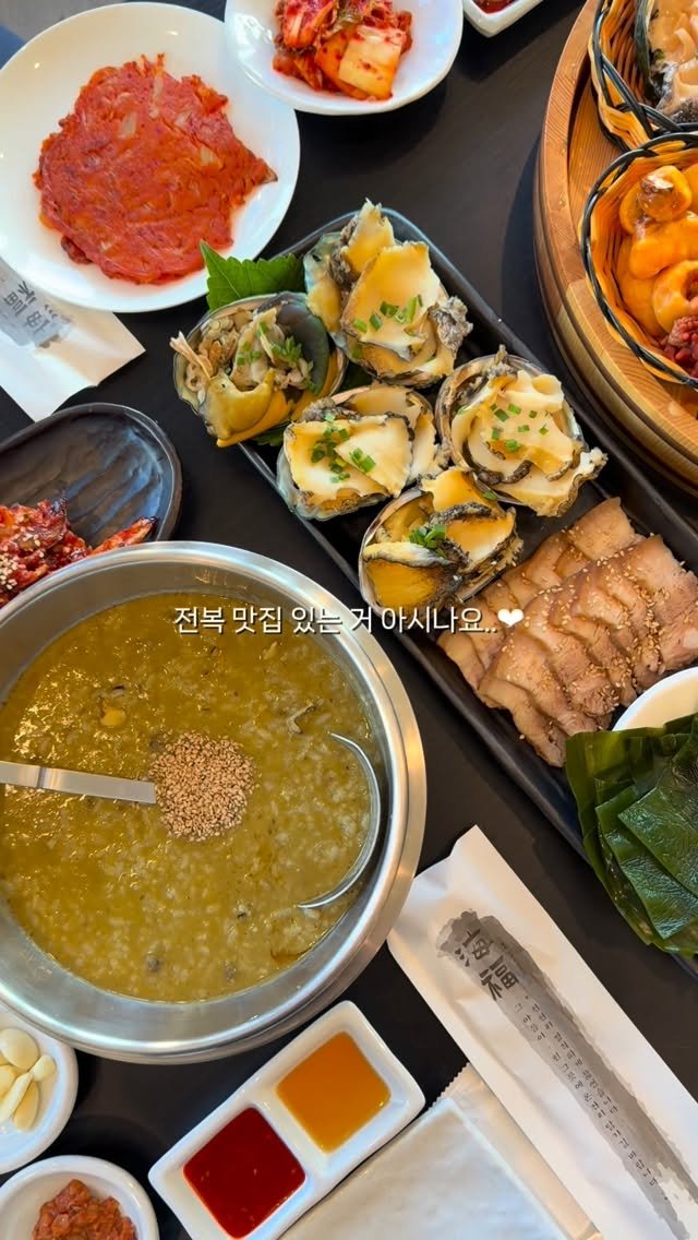 youngsfilm 게시물 이미지: 엘시티 상가에 아는 사람만 찾아간다는
오션뷰 전복 맛집🩵🩵 

여기는 전복수육을...