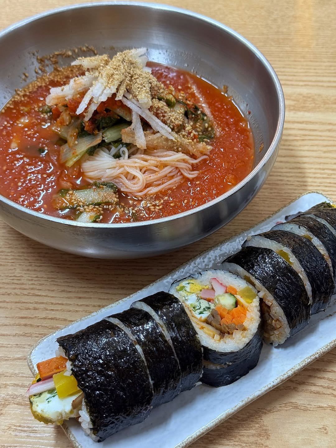Photo by 하또먹 on August 02, 2025. May be an image of ramen, tofu, sushi, noodles, seaweed, rice and text.