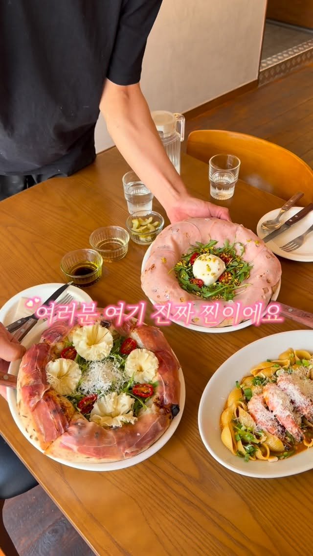 youngsfilm 게시물 이미지: 해운대 중동 골목에 숨어있었던 찐맛집
화덕피자 좋아한다? 여기 무조건...