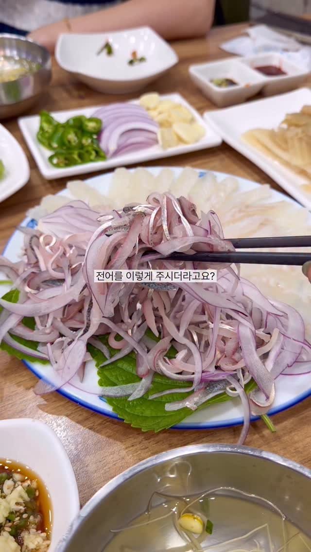 youngsfilm 게시물 이미지: 유일하게 양파무덤전어(?)를 먹을수있는 곳 

여긴 남천동에 아는 사람만 아는 
제...