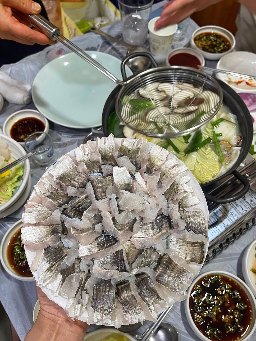 Photo by 하또먹 on July 07, 2025. May be an image of hot pot, fondue, oyster and text.